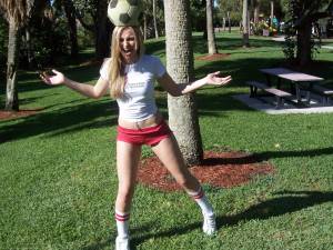 Selfshot and posing for amazing young Blonde x169 r6xxb8bg2i