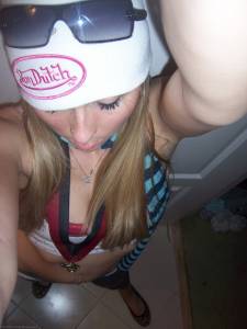 Selfshot and posing for amazing young Blonde x169 66xxbk65gt