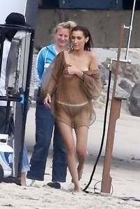Bella Hadid â€“ Topless Photoshoot Candids in Malibu-07aapqbfei.jpg