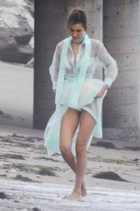 Bella Hadid â€“ Topless Photoshoot Candids in Malibu-a7aapqm1tu.jpg
