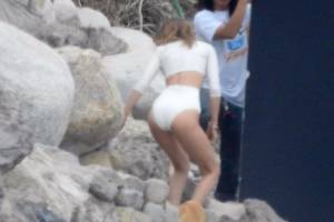 Bella Hadid â€“ Topless Photoshoot Candids in Malibu-z7aapqgacj.jpg