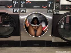 Jenna-Foxx-Thick-Laundromat-Lust-%28x162%29-1215x1620--r7ac7tc14x.jpg