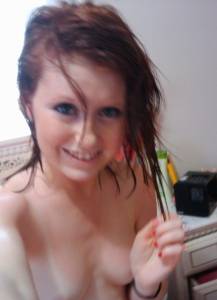 Tina shows off her bedroom [x67] 07acq1pfrl