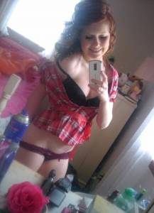 Tina shows off her bedroom [x67] m7acq2g777