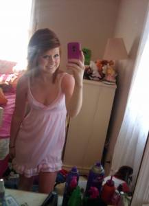 Tina shows off her bedroom [x67] 67acq0xywl