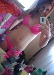 Tina shows off her bedroom [x67] 27acq22wpz
