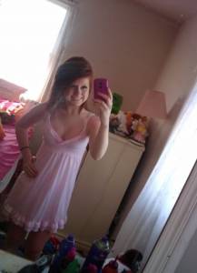 Tina shows off her bedroom [x67] a7acq1dkre