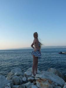 Sexy-Blonde-18-Year-Old-On-Vacation-67adef3wen.jpg