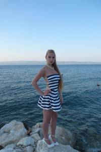 Sexy-Blonde-18-Year-Old-On-Vacation-k7adefxirk.jpg