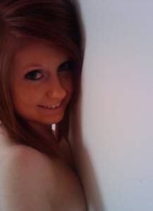 Tina shows off her bedroom [x67] l7acq2hzgn