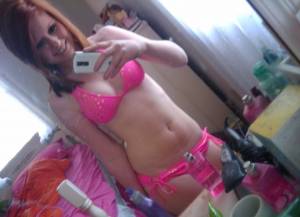 Tina shows off her bedroom [x67] 27acq24u2c