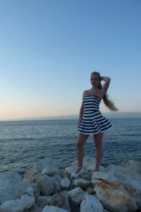 Sexy-Blonde-18-Year-Old-On-Vacation-e7adeert2v.jpg