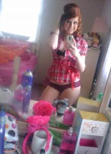 Tina shows off her bedroom [x67] y7acq2iyj5