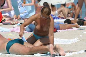 Beach Voyeur & Topless (45 Pics) i7ae4q0t6c
