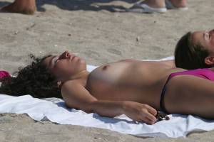 Beach Voyeur & Topless (45 Pics) h7ae4q36ky