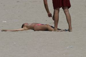 Beach Voyeur & Topless (45 Pics) d7ae4q8qb7