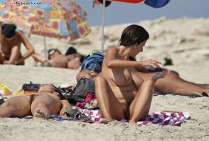 Beach Voyeur & Topless (45 Pics) t7ae4ren3k