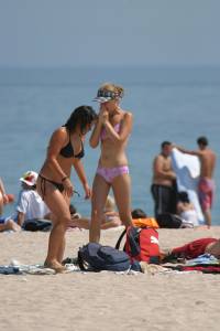 Beach Voyeur & Topless (45 Pics) h7ae4q75ev