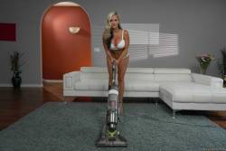 Alena Croft Mommys Busy 302x 2495x1663 e7ah0tfpku