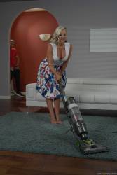 Alena Croft Mommys Busy 302x 2495x1663 b7ah0v5i4c