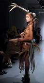 Fashion Model_ Alice Dellal q7ahvvvroy