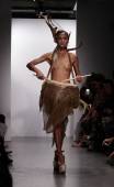 Fashion Model_ Alice Dellal m7ahvvwuii