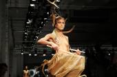 Fashion Model_ Alice Dellal g7ahvvsybr