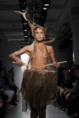 Fashion Model_ Alice Dellal x7ahvvh3qu