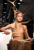 Fashion Model_ Alice Dellal p7ahvvkju0