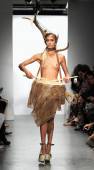 Fashion Model_ Alice Dellal w7ahvv7vmz