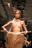 Fashion Model_ Alice Dellal j7ahvv43bz