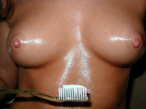 Blonde Teen Amateur Brush Insertion v7aixqq25n