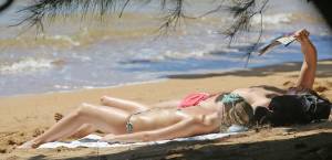 Margot Robbie Topless On The Beach In Hawaii x7a00kmw45