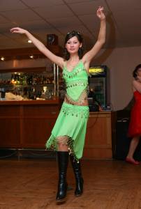 Young kitty shows off her naked body u7a03j0rxx