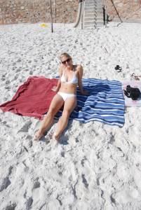 Blonde chick on vacation x59 b7a222dlky