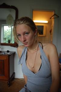 Blonde chick on vacation x59 37a222vi62