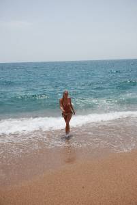 Blonde chick on vacation x59 y7a223g265