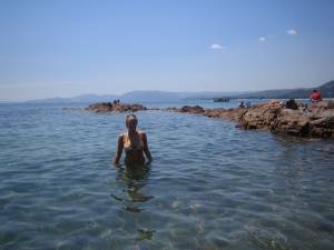 Blonde chick on vacation x59 27a2221z7q