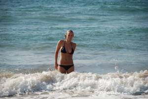 Blonde chick on vacation x59 27a221saip