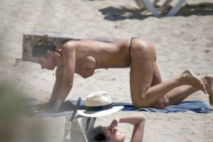 Valentina Fradegrada â€“ Topless Paparazzi Pictures at the beach in Ibizab7a25o8ntw.jpg