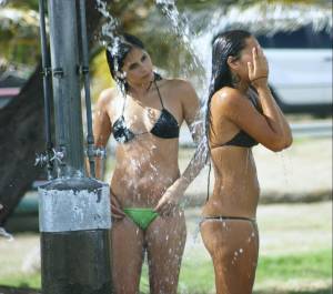 En la playa y7a26w04bo