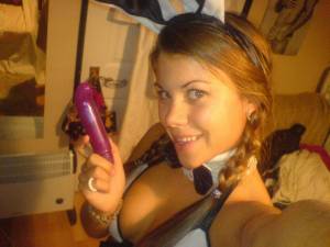 Sexy brunette posing and pleasuring herself x39 i7a2xdks6r