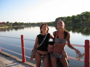 Sexy brunette Summer Vacation x112 e7a3c3i4hf