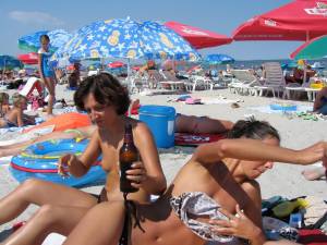 Sexy brunette Summer Vacation x112 i7a3c0pr33