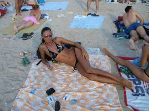 Sexy brunette Summer Vacation x112 27a3c3hmc6