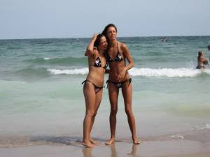 Sexy brunette Summer Vacation x112 y7a3c11vou
