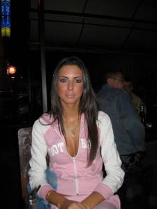 Sexy brunette Summer Vacation x112 17a3c30ysz