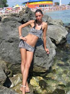 Sexy brunette Summer Vacation x112 z7a3c3441q