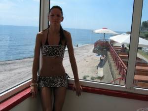 Sexy brunette Summer Vacation x112 47a3c321ec