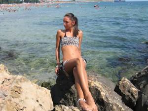 Sexy brunette Summer Vacation x112 w7a3c39rm7